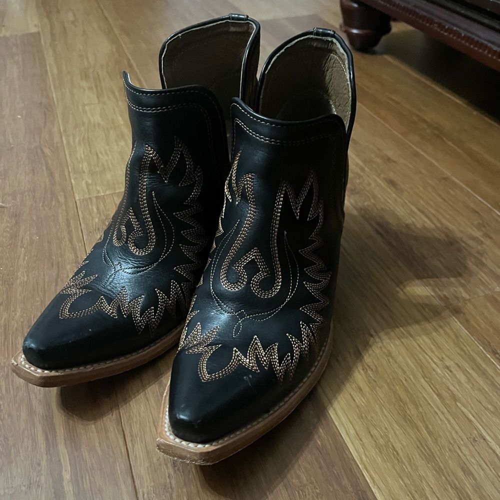 Ariat Dixon Western Boot in Brooklyn Black